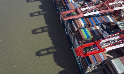 Tàu container tụ tập ngoài khơi Trung Quốc, chờ xuất khẩu phục hồi