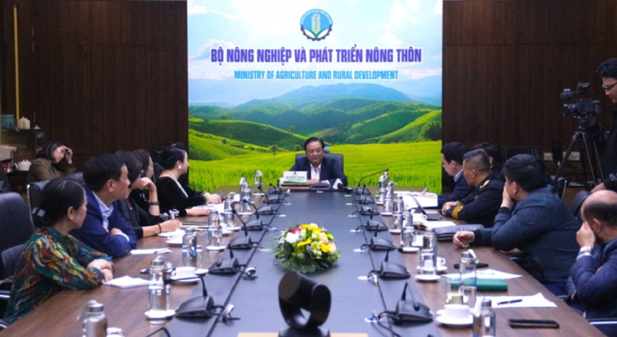 Bộ trưởng L&ecirc; Minh Hoan chu tr&igrave; hội nghị Đầu tư n&ocirc;ng nghiệp sang L&agrave;o.