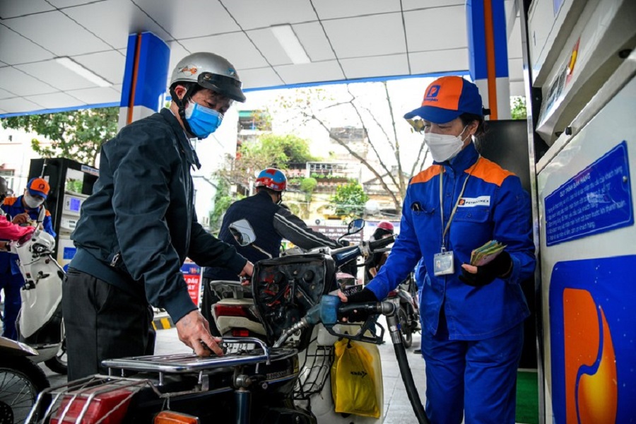 Giá xăng tăng nhẹ từ chiều ngày 3/4.