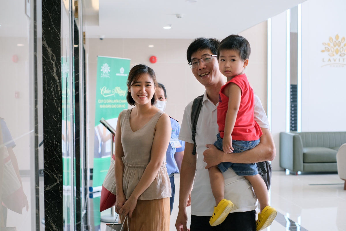 Người trẻ TP.HCM ng&agrave;y c&agrave;ng kh&oacute; mua nh&agrave; do gi&aacute; bất động sản tăng cao.