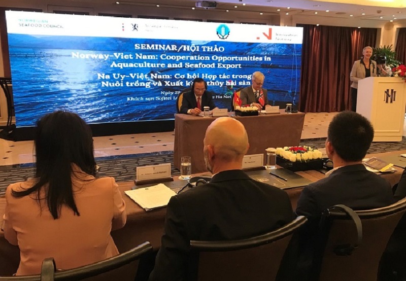 Thứ trưởng Ph&ugrave;ng Đức Tiến v&agrave; Quốc vụ khanh Na Uy chủ tr&igrave; hội thảo.