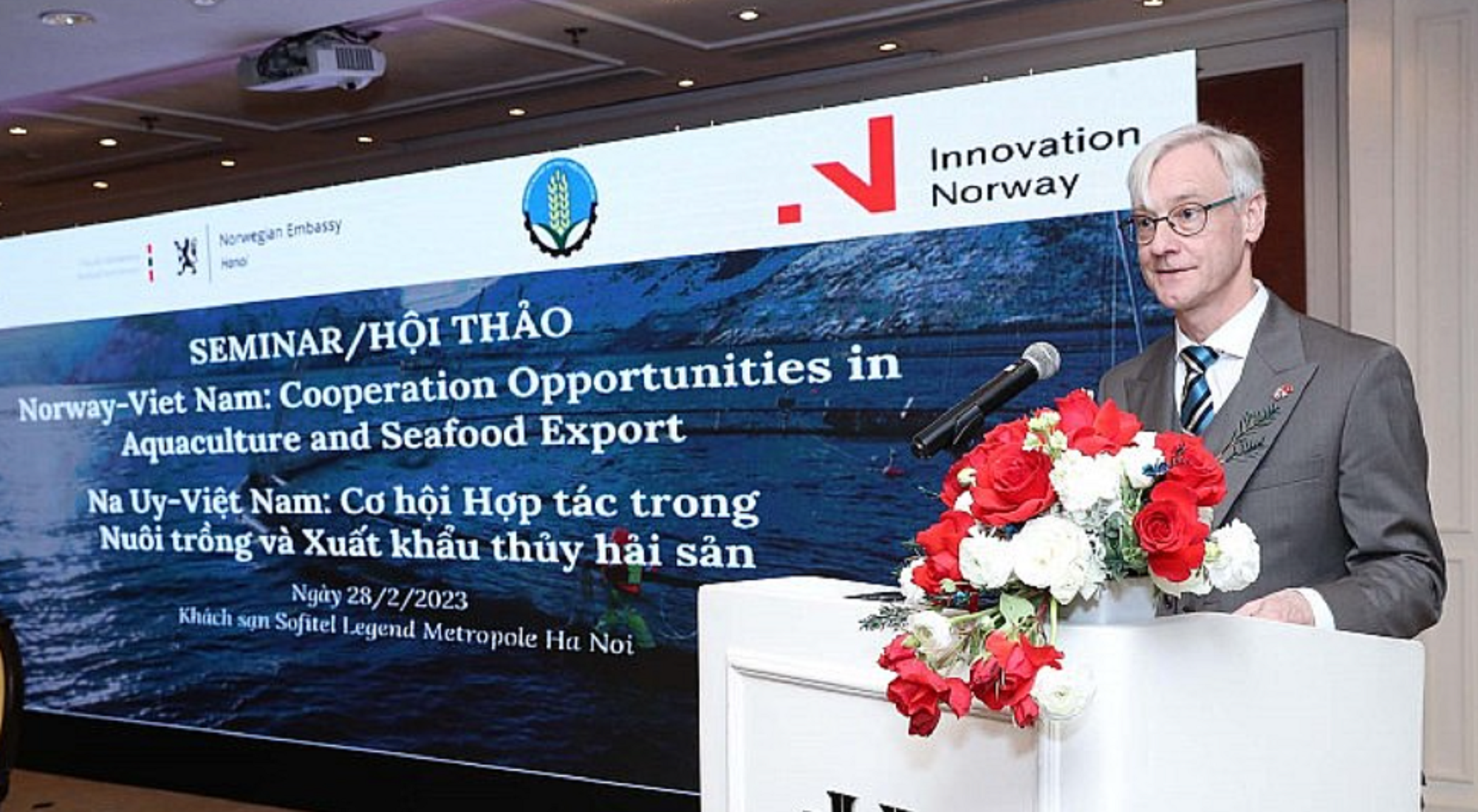 Ng&agrave;i Erling Rimestad, Quốc vụ khanh Bộ Ngoại giao Na Uy ph&aacute;t biểu tại hội thảo.