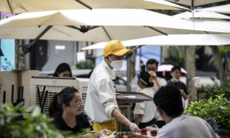 Ảnh: Không khí thoải mái như trước đại dịch tại một nhà hàng ở Thượng Hải. Ảnh: SCMP