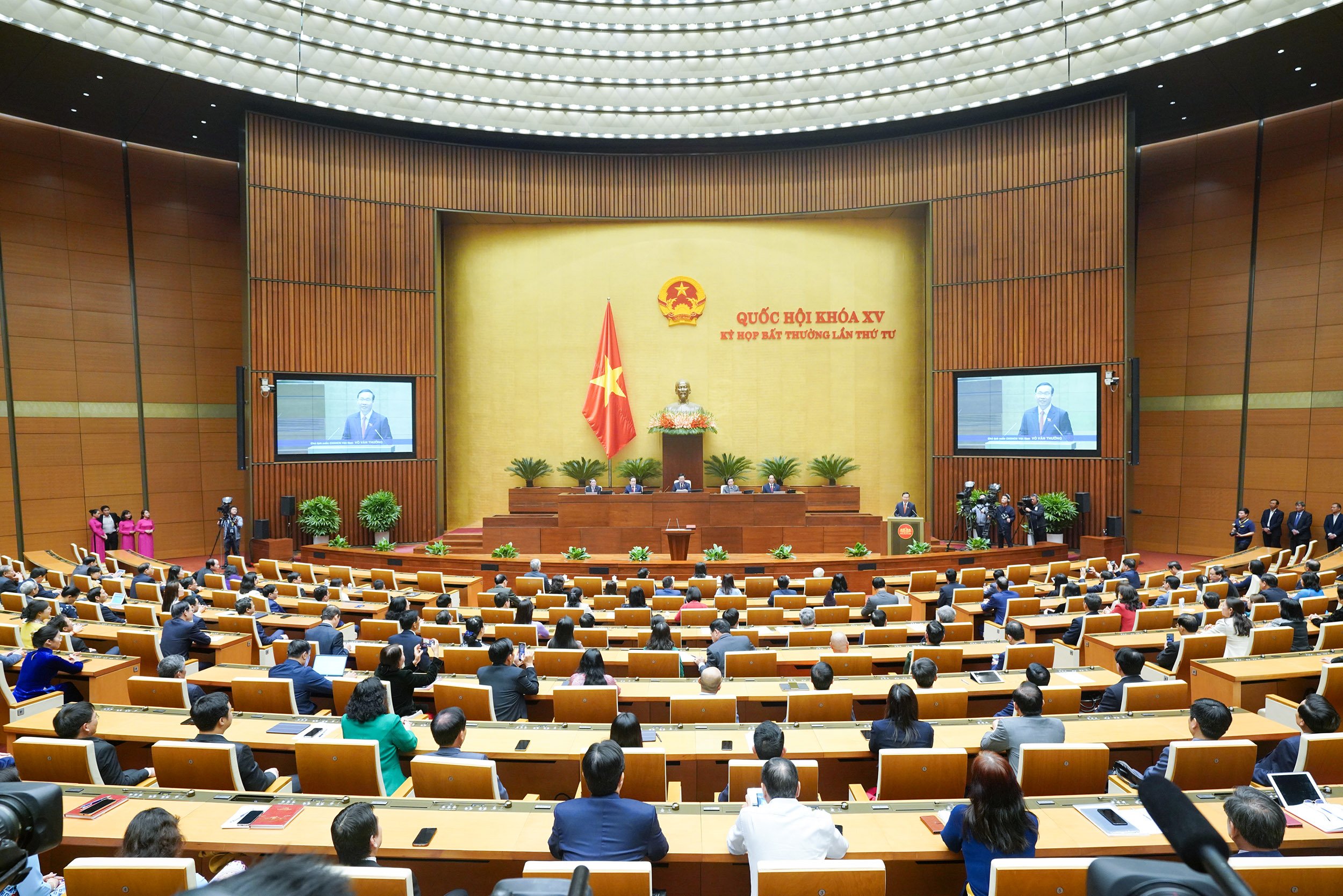 Đồng ch&iacute; V&otilde; Văn Thưởng ph&aacute;t biểu nhậm chức.