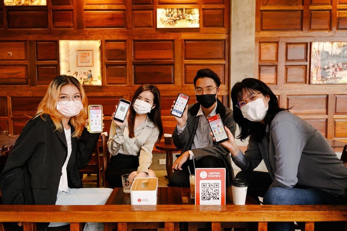 Ứng dụng tài chính số là “trợ thủ” đắc lực giúp người trẻ theo đuổi lối sống tự do. Ảnh: Viettel Money.