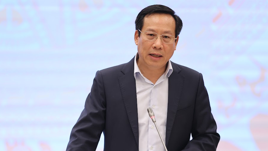 Thứ trưởng Bộ Y tế Lê Đức Luận tại họp báo - Ảnh: VGP