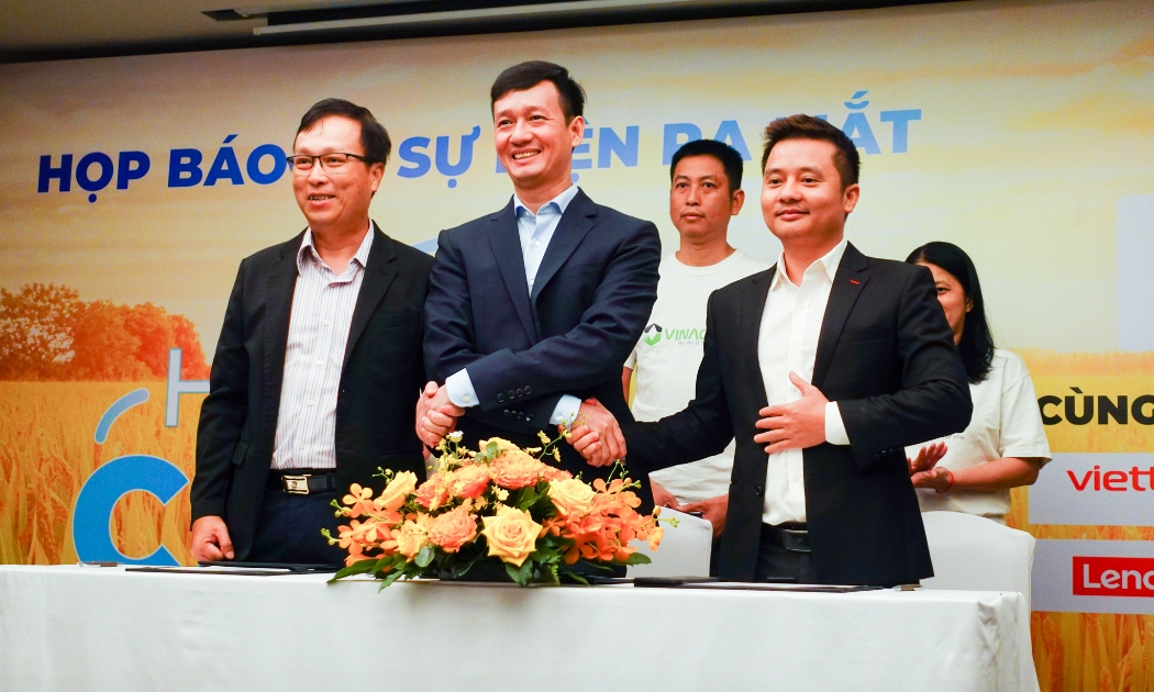 Các bên tham gia ký kết hợp tác ra mắt Hợp tác xã Cloud sáng 3/3.