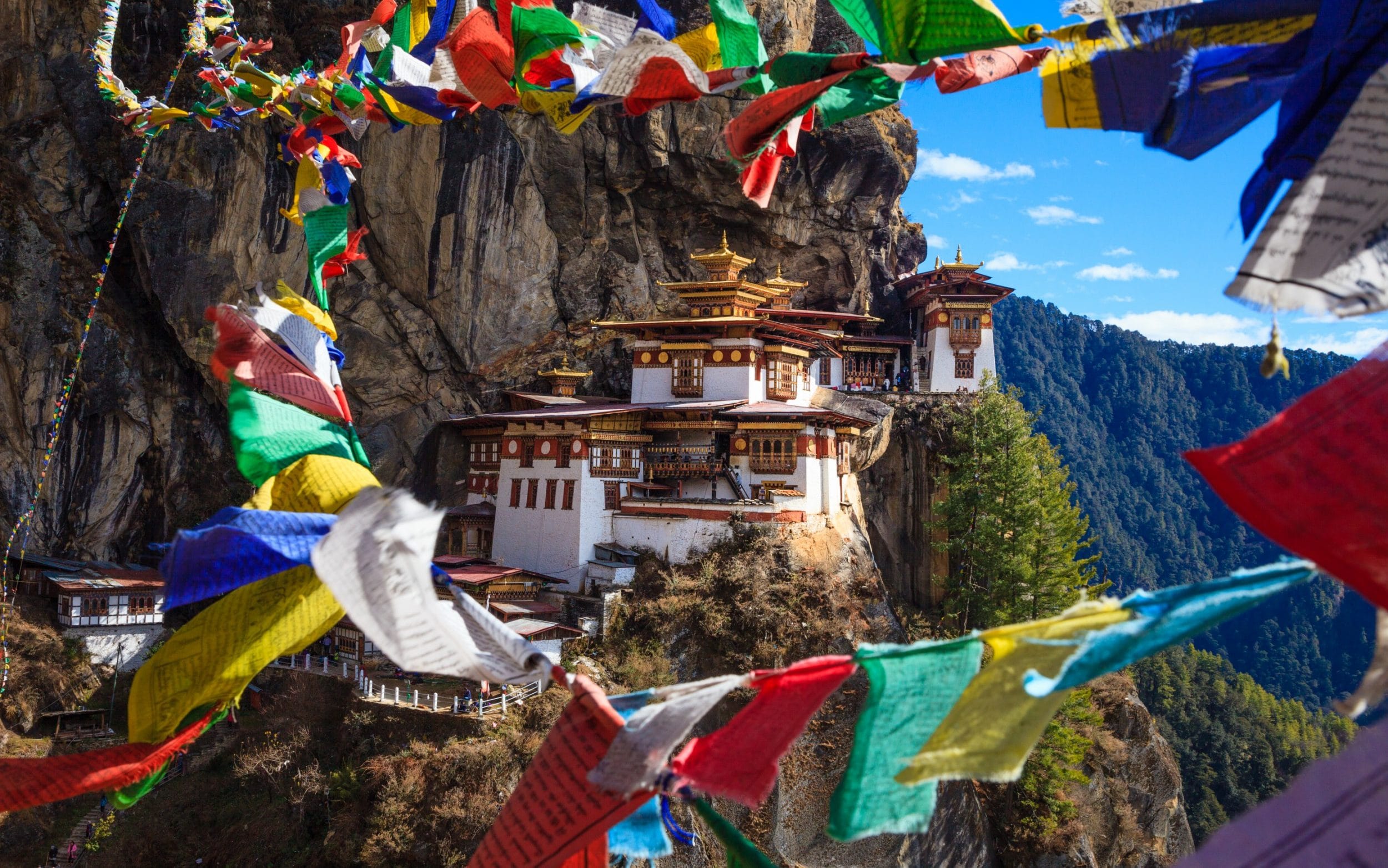 Trong khi hầu hết khoản phí du lịch của các quốc gia đều dưới 20 Euro, thì thuế ở Bhutan lại cao ngất ngưởng.