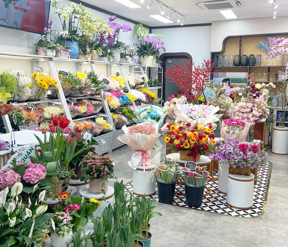 Tr&ecirc;n thị trường hoa tươi,&nbsp;sức mua dịp 8/3 tốt hơn đợt 14/2 vừa qua.