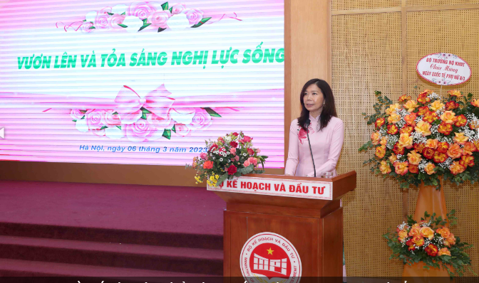 Bà Pauline Tamesis, Điều phối viên thường trú của Liên hợp quốc tại Việt Nam chia sẻ, bà nhìn thấy những gương mặt rạng rỡ, đại diện cho cộng đồng phụ nữ khuyết tật Việt Nam đến từ nhiều ngành, nhiều lĩnh vực khác nhau, nhưng đều chung một tinh thần vươn lên, tỏa sáng nghị lực sống. Bà khẳng định, UNDP sẽ hợp tác chặt chẽ với Việt Nam, tiếp tục sát cánh cùng phụ nữ, nhất là những người khuyết tật, để phá bỏ rào cản, định kiến, cùng nhau xây dựng một thế giới hòa nhập, bền vững cho tất cả mọi người…