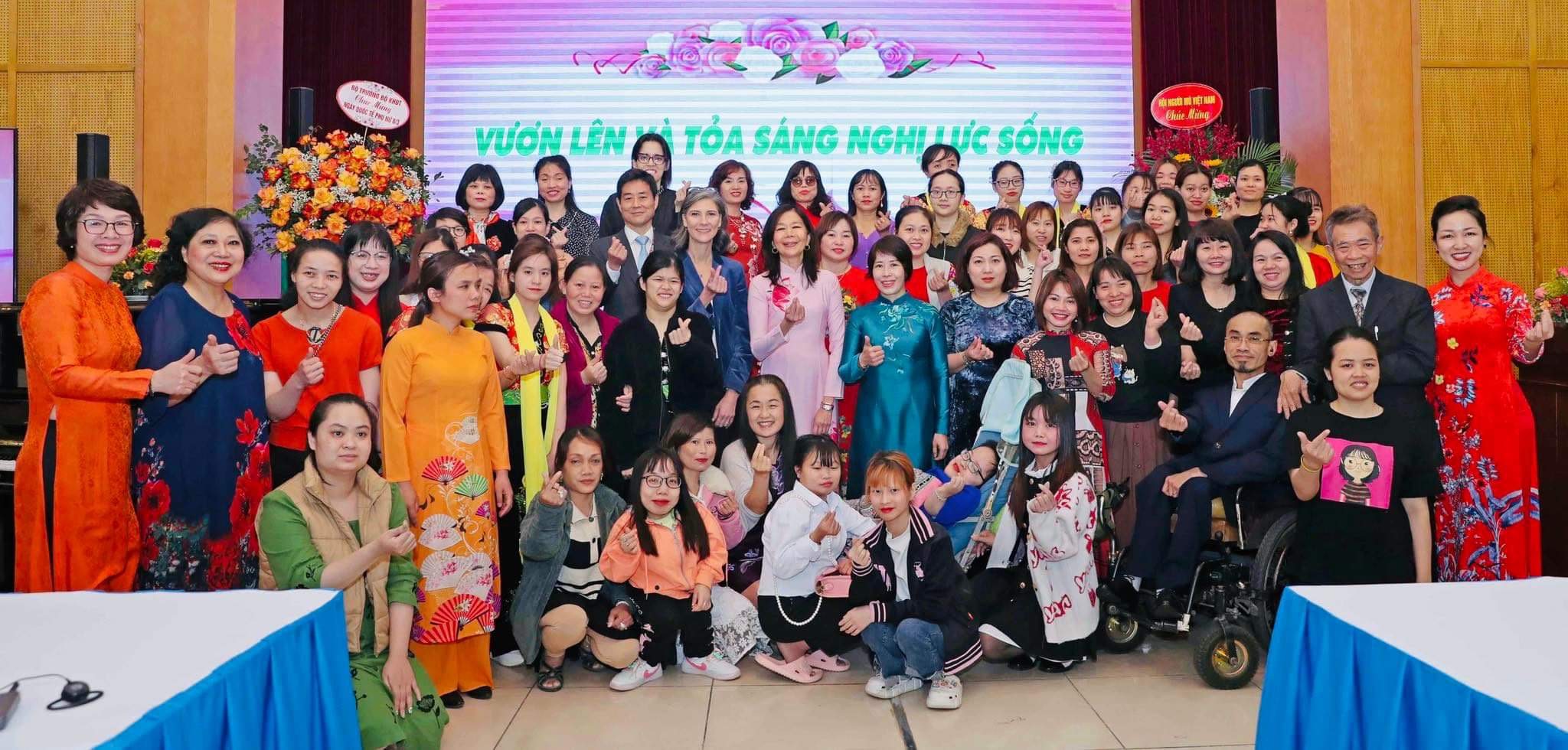 Chương trình còn có sự góp mặt của đại diện Liên hợp quốc tại Việt Nam, Chương trình phát triển của Liên hợp quốc tại Việt Nam, UNwomen tại Việt Nam và nữ đại sứ một số đại sứ quán.