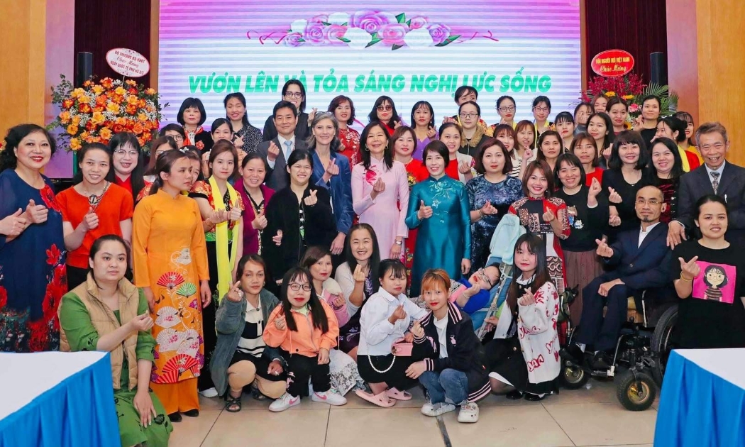 Chương trình còn có sự góp mặt của đại diện Liên hợp quốc tại Việt Nam, Chương trình phát triển của Liên hợp quốc tại Việt Nam, UNwomen tại Việt Nam và nữ đại sứ một số đại sứ quán.