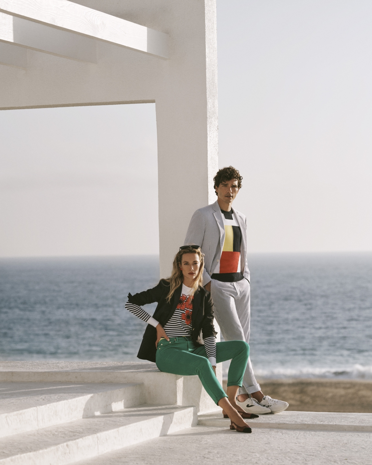 Sự kết hợp giữa trang phục thể thao v&agrave; &acirc;u phục mang lại vẻ đẹp hiện đại, trẻ trung, năng động.