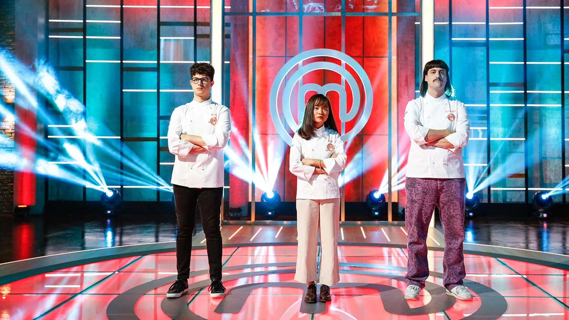 Đinh Thị Huế cùng với quán quân Edoardo Franco và đồng Á quân Antonio Gargiulo tại chung kết Masterchef Italia 2023. Ảnh: Masterchef Italia