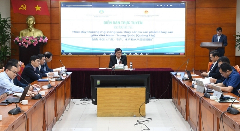 Thứ trưởng Trần Thanh Nam chủ tr&igrave; Diễn đ&agrave;n tại điểm cầu Bộ N&ocirc;ng nghiệp v&agrave; Ph&aacute;t triển n&ocirc;ng th&ocirc;n.