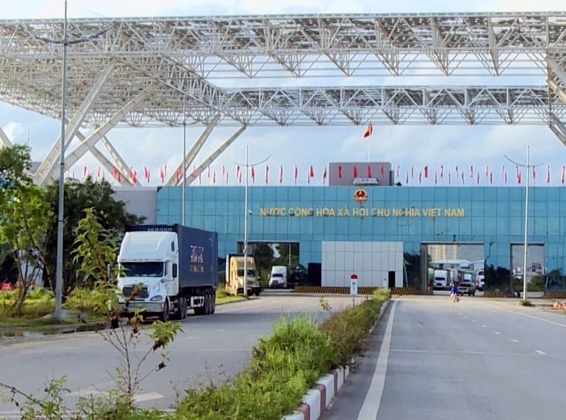 Trong 2 tháng đầu năm 2023, lượng hàng nông sản, thủy sản xuất khẩu qua cửa khẩu Quốc tế Móng Cái tăng 22% so cùng kỳ 2022.