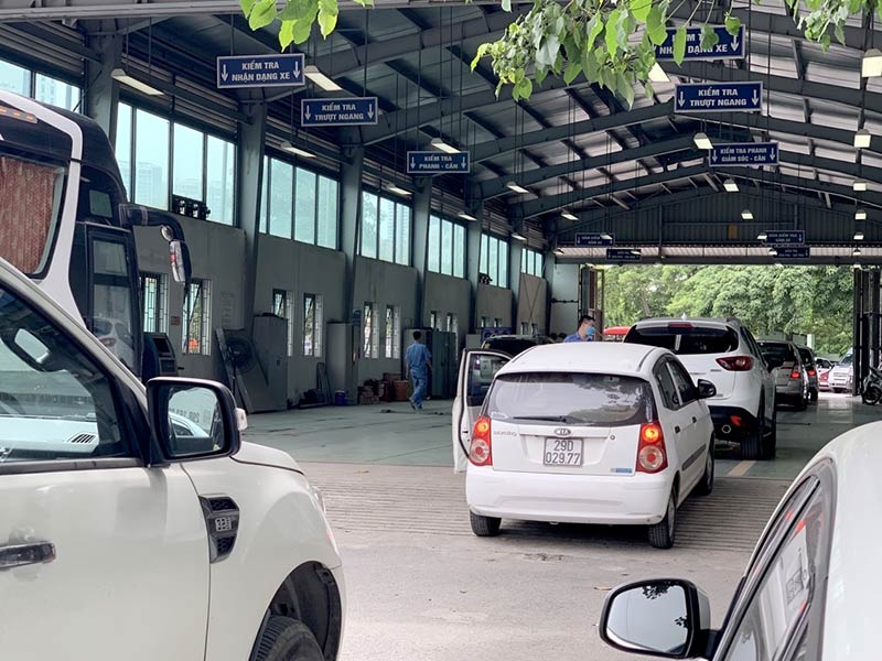 Số lượng phương tiện đến hạn đăng kiểm dự báo sẽ tăng cao tháng 3-4, dẫn đến tình trạng quá tải, ùn tắc giao thông tại các khu vực đăng kiểm, thậm chí có khả năng đứt gãy hệ thống.