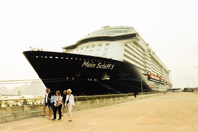 Cruise brings 2,000 visitors to Quang Ninh