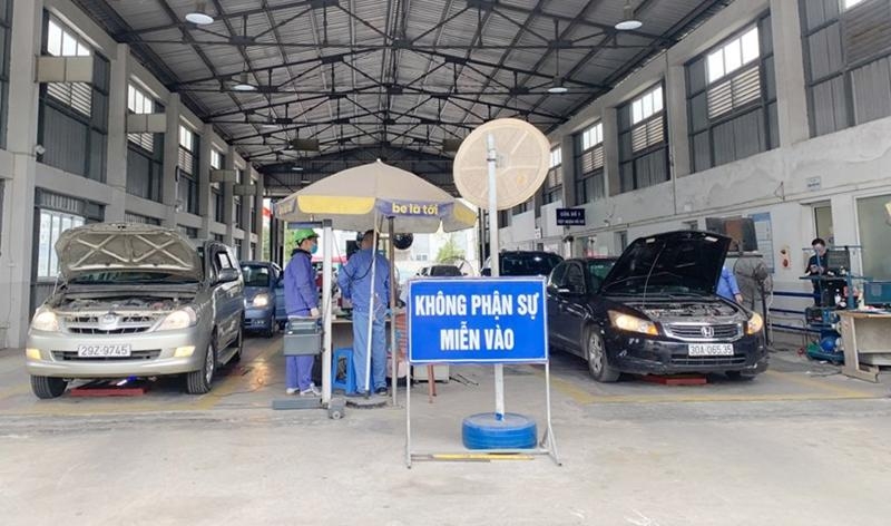 Lack of vehicle registration centers in Hanoi causing overload