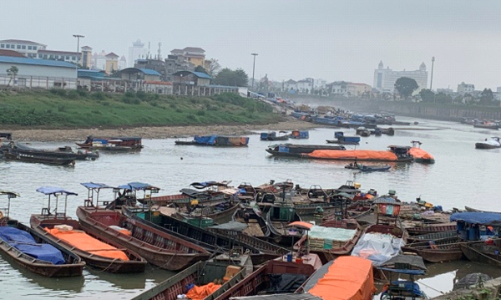 Vì sao dừng hoạt động phương tiện thủy từ bến Ka Long đến bến Đông Hưng Trung Quốc? 