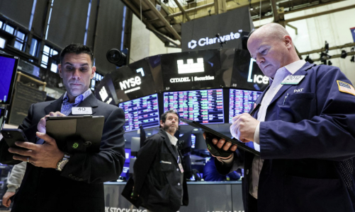 Chứng khoán Mỹ hồi nhẹ cuối phiên, giá dầu giằng co