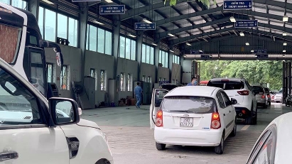 Measures needed to ease overloading at vehicle registration centers