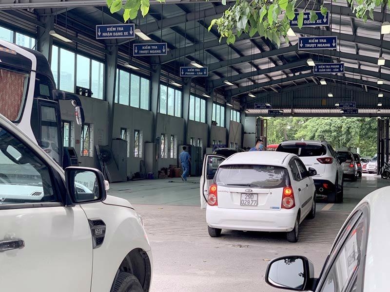 Measures needed to ease overloading at vehicle registration centers