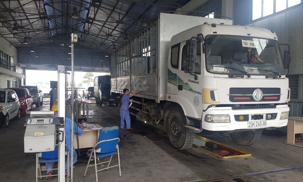 Trong khoảng thời gian 15 ngày quá hạn đăng kiểm, các phương tiện không được chở người, hàng hóa, kinh doanh vận tải.