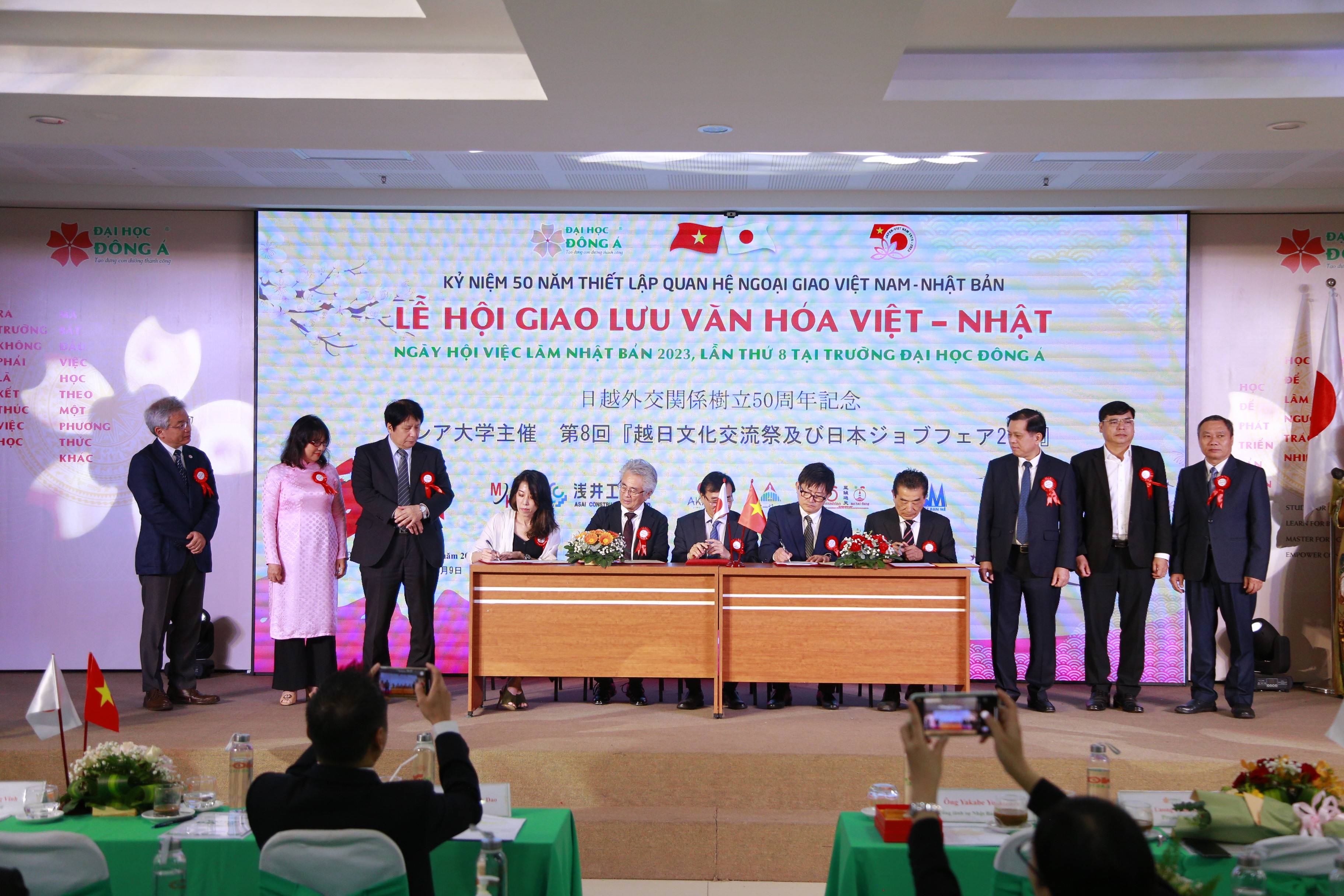 Ký kết đào tạo và tuyển dụng sinh viên ngành điều dưỡng tại Ngày hội việc làm Nhật Bản năm 2023