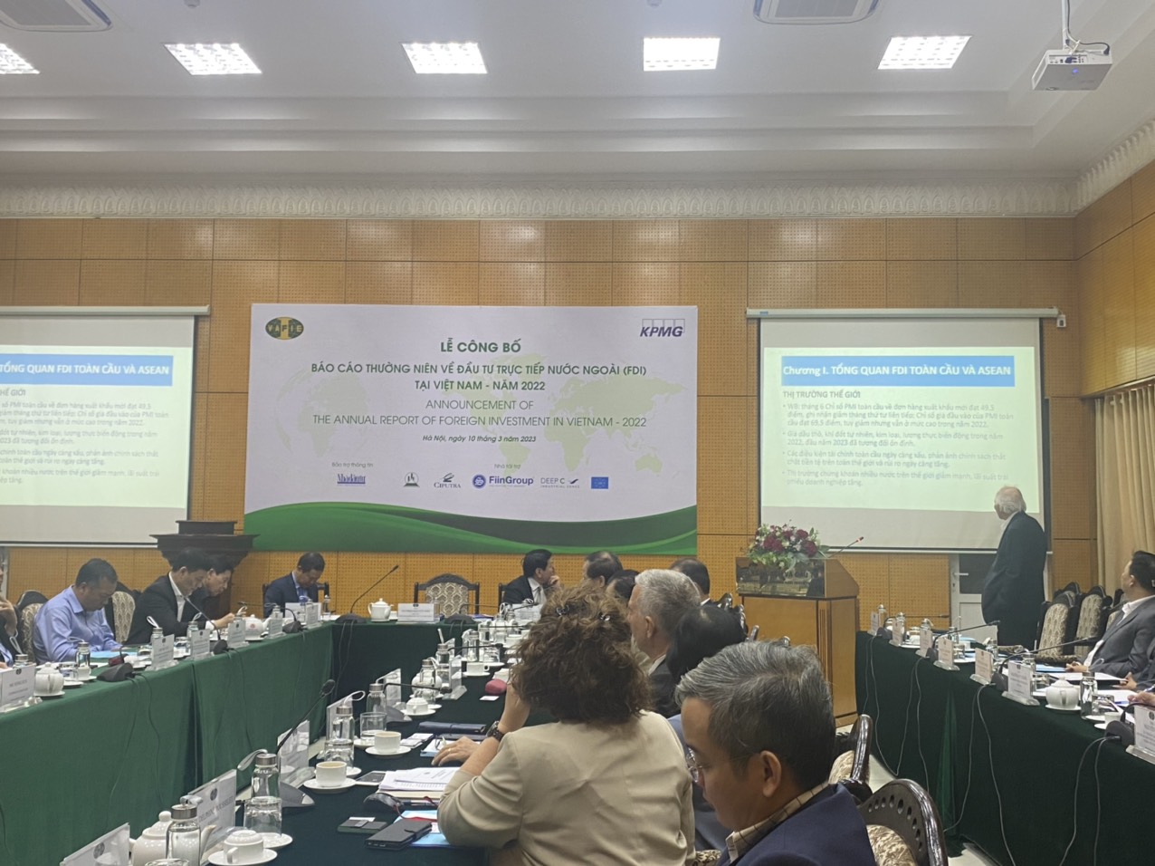 To&agrave;n cảnh hội nghị.