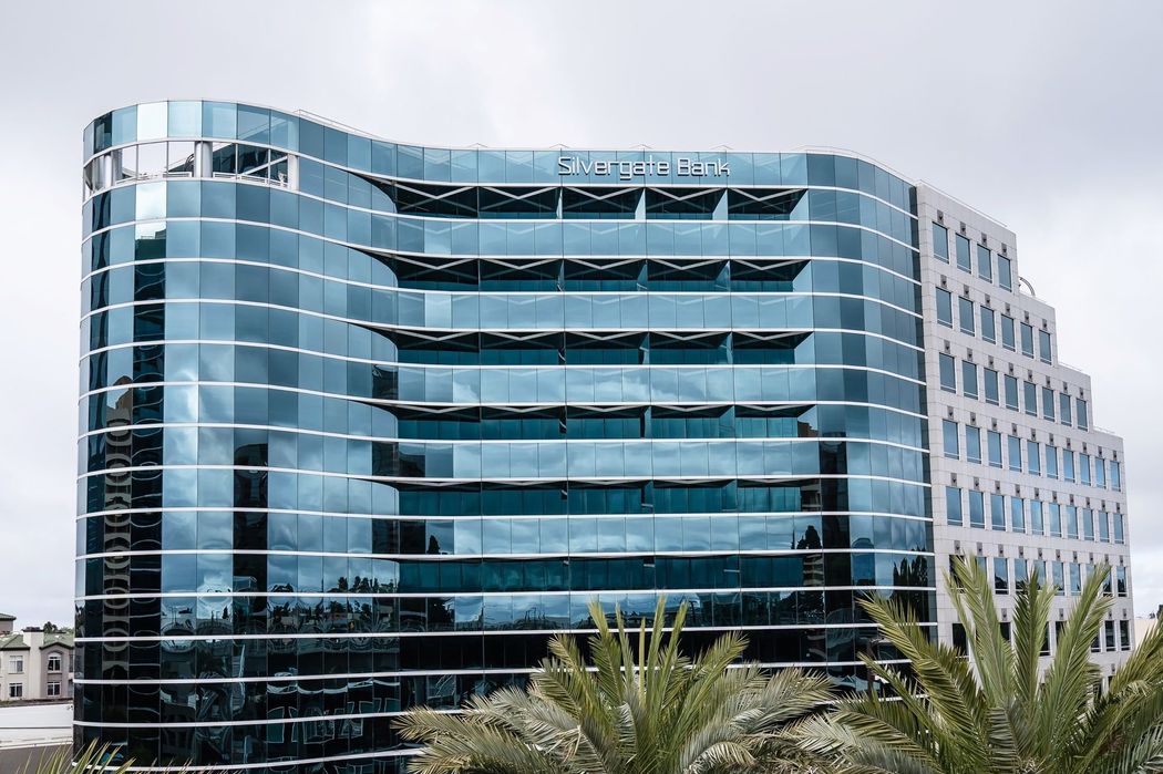 Ngân hàng lớn nhất của thế giới tiền ảo Silvergate  cũng thông báo đóng cửa trong tuần qua - Ảnh: Bloomberg News