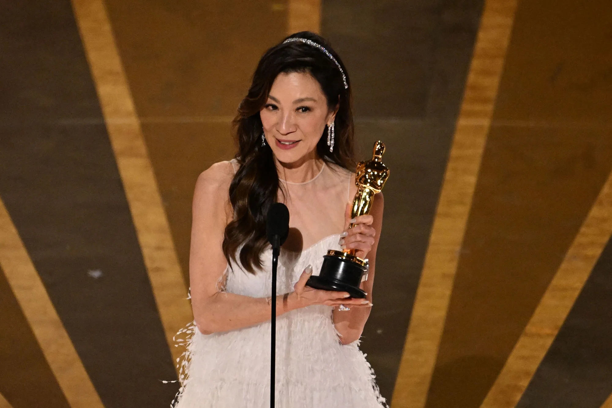 Dương Tử Quỳnh trở thành Nữ diễn viên chính xuất sắc nhất Oscar lần thứ 95.
