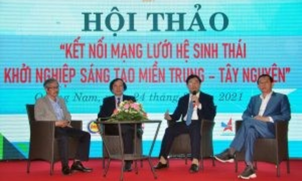 Ông Phạm Ngọc Sinh, Phó giám đốc Sở KH&CN, Trưởng Ban điều hành Khởi nghiệp sáng tạo tỉnh Quảng Nam (người ngồi thứ 2 từ trái sang) tại Hội thảo kết nối mạng lưới hệ sinh thái sáng tạo miền Trung - Tây Ngyên.