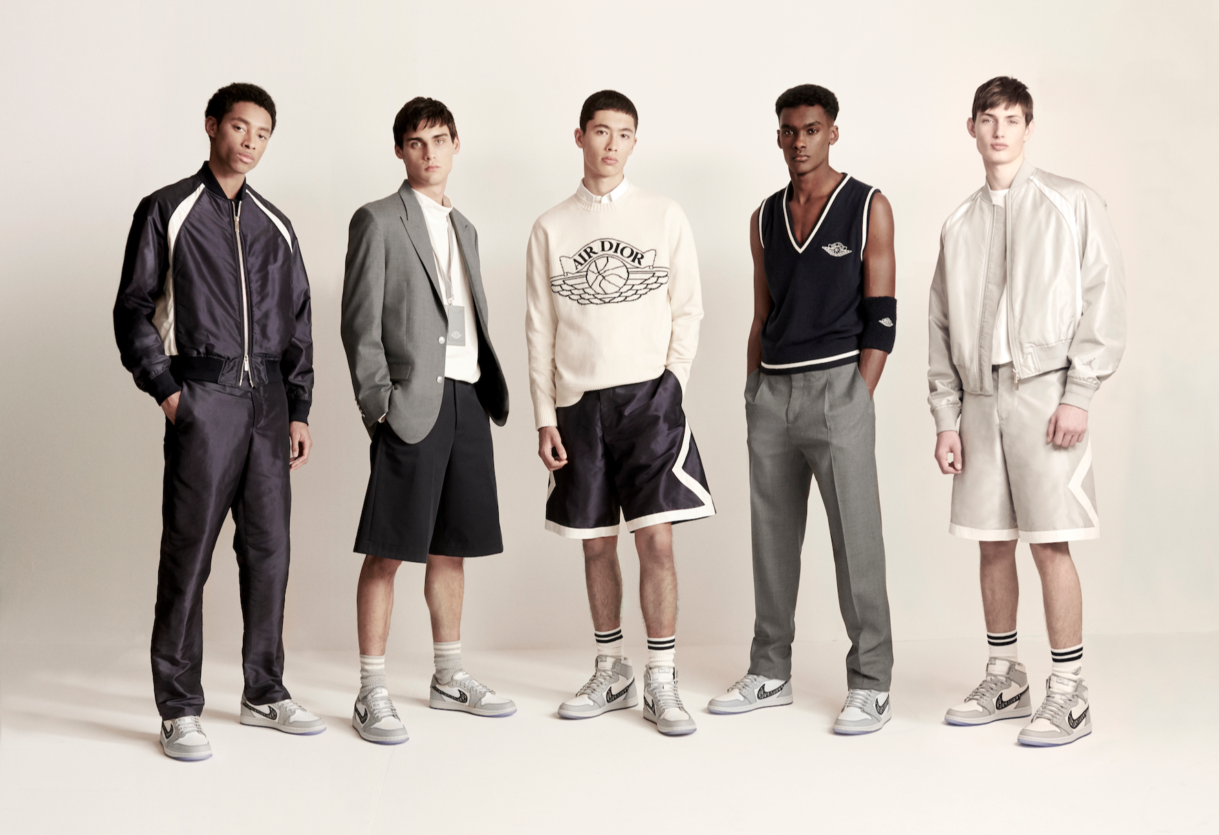 Sự hợp tác giữa Dior và Air Jordan đã khiến những đôi giày thể thao phiên bản giới hạn trị giá 2.000 USD bán hết trong vài phút. Ảnh: Dior