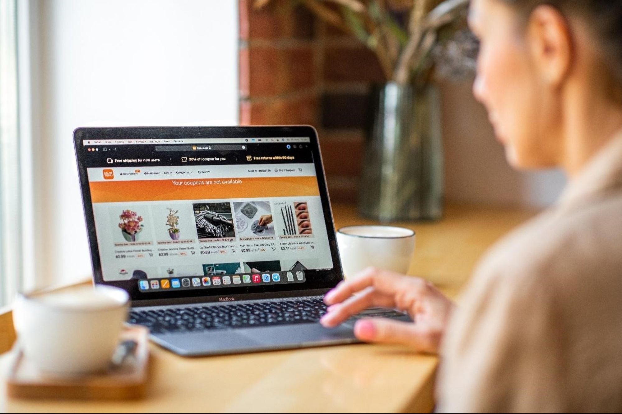 Chỉ trong v&ograve;ng v&agrave;i th&aacute;ng, Temu nổi l&ecirc;n trong vai tr&ograve; đối thủ lớn nhất của Shein.