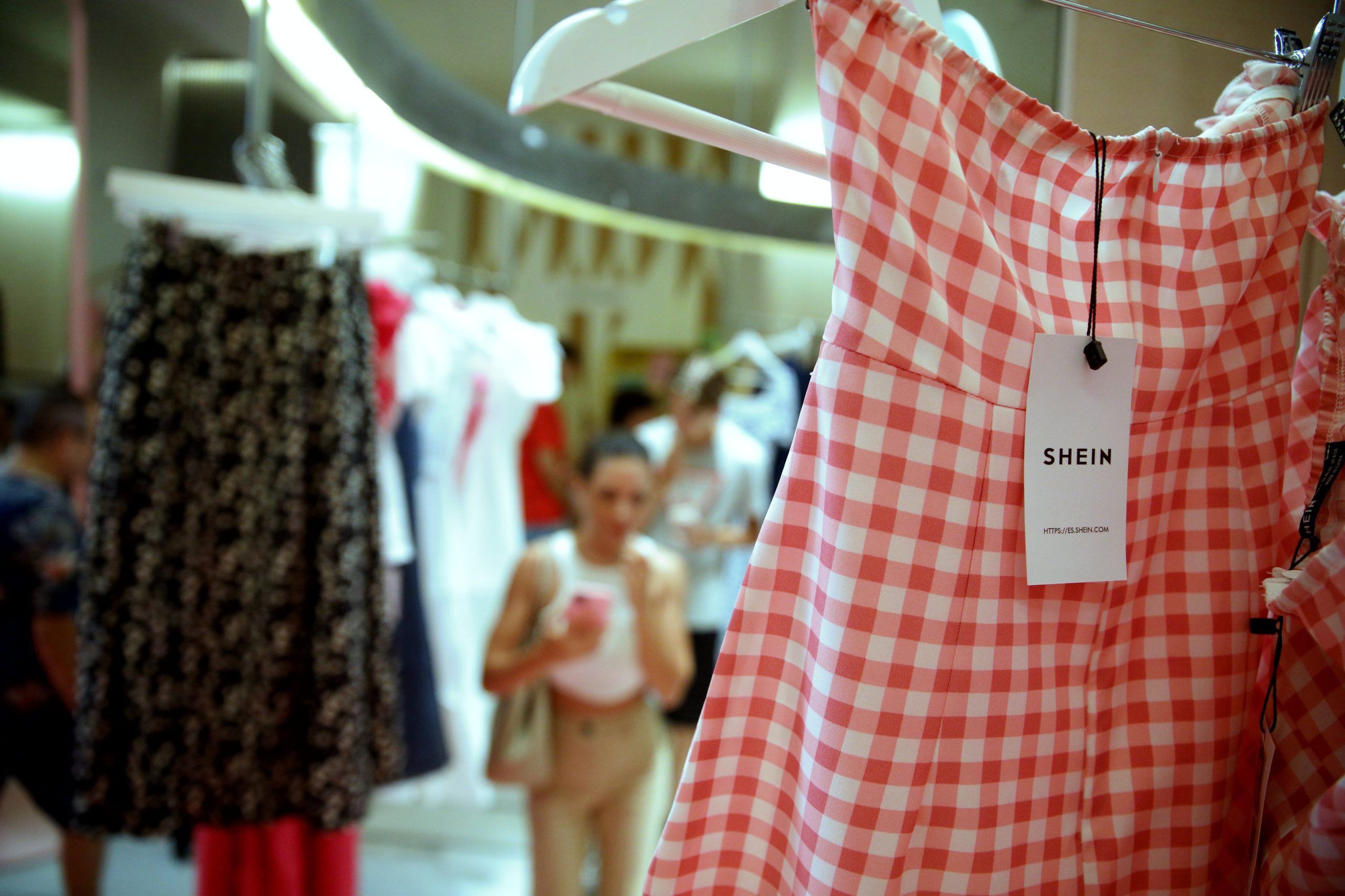 Shein thống trị thị trường thời trang nhanh của Mỹ, vượt xa các đối thủ Zara, H&M.