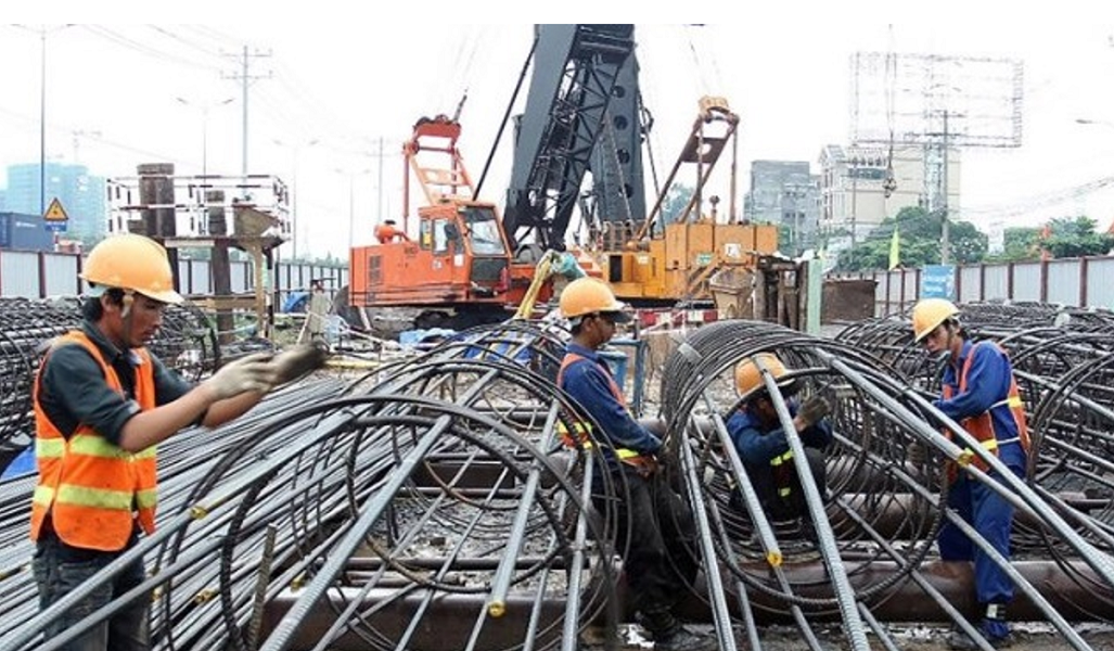 Nhu cầu tiêu thụ sắt thép được kỳ vọng sẽ cải thiện nhờ các dự án đầu tư công được triển khai nhiều hơn.