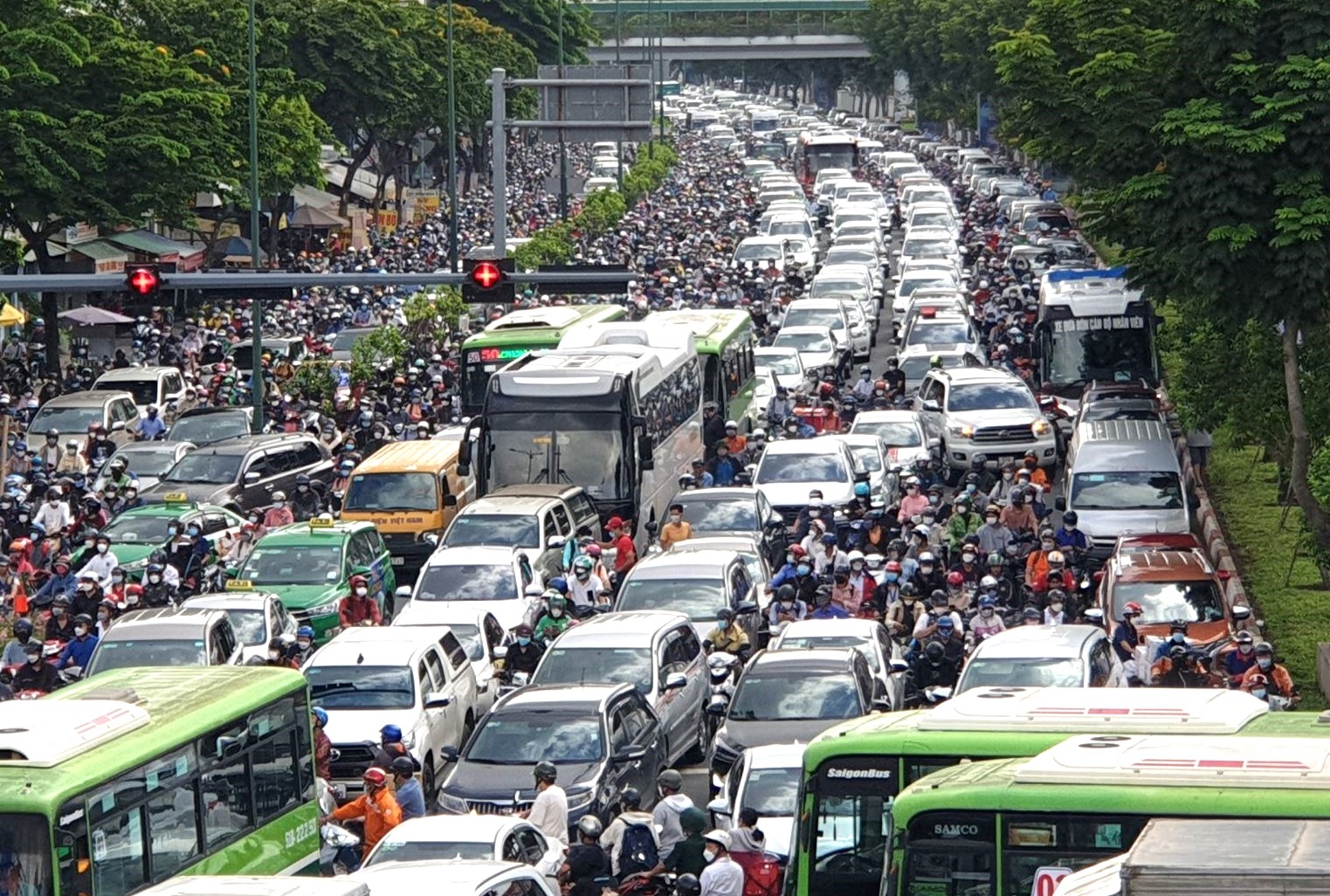 Thực trạng khí thải từ xe cộ lưu thông chiếm hơn 1/4  lượng phát thải