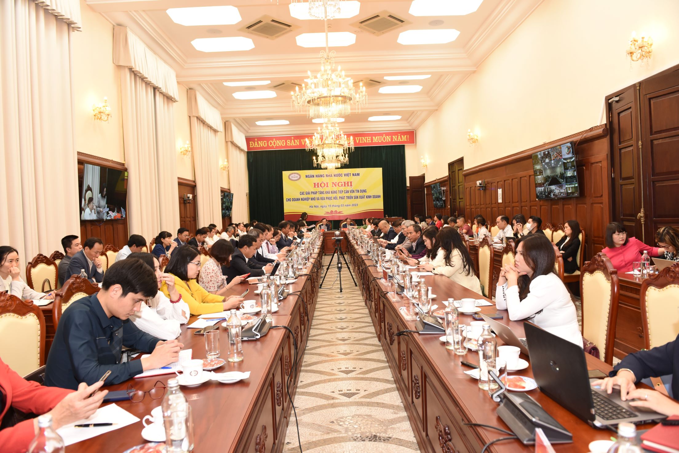 Các hiệp hội đề xuất hạ điều kiện vay vốn cho SMEs.