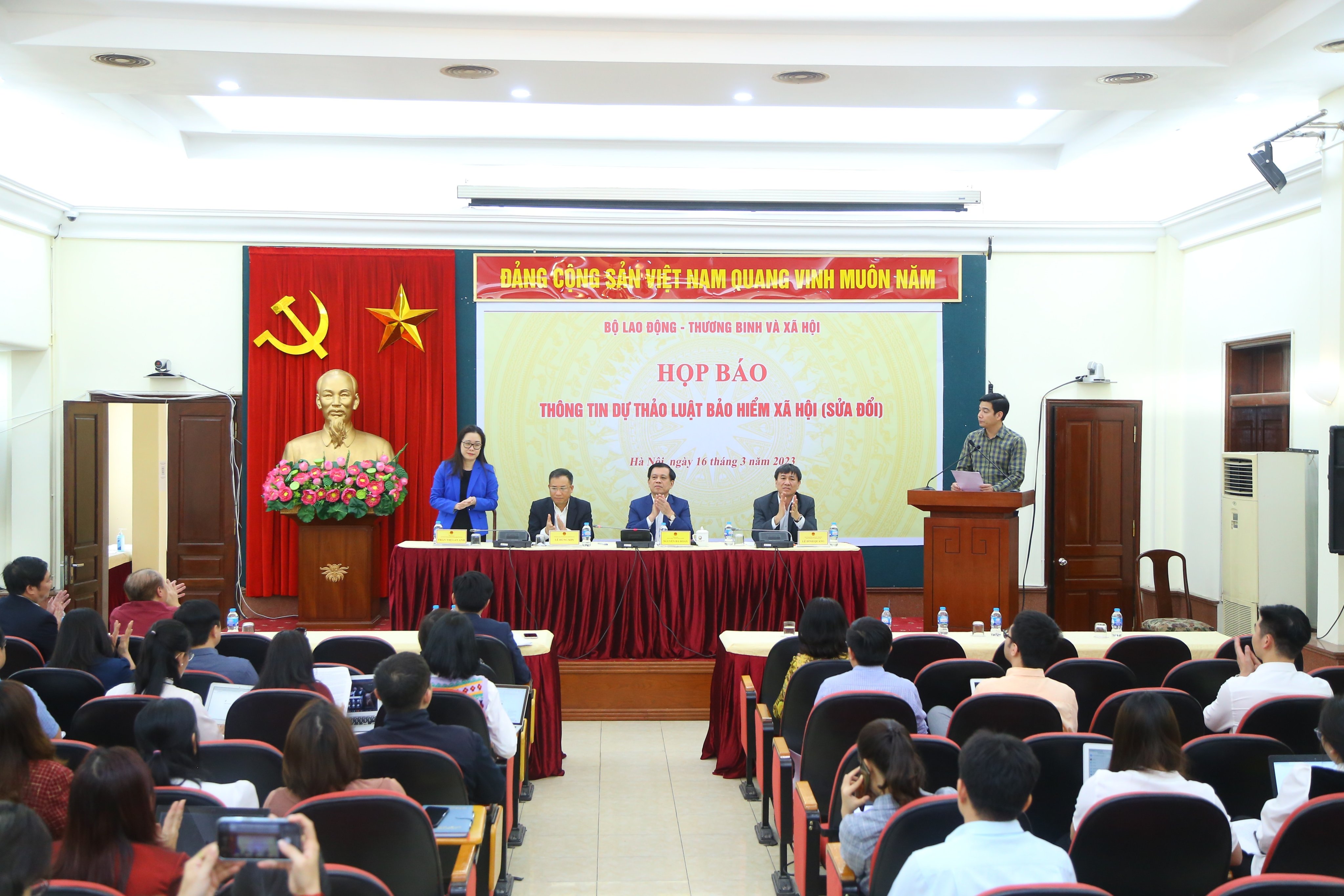 Họp b&aacute;o dự thảo Luật Bảo hiểm x&atilde; hội chiều 16/3.&nbsp;