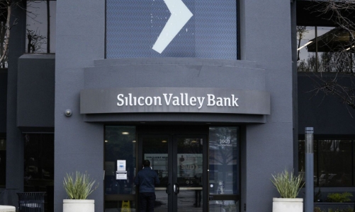 Giữa khủng hoảng ngân hàng, người Mỹ được khuyên bảo vệ tiền gửi như thế nào?