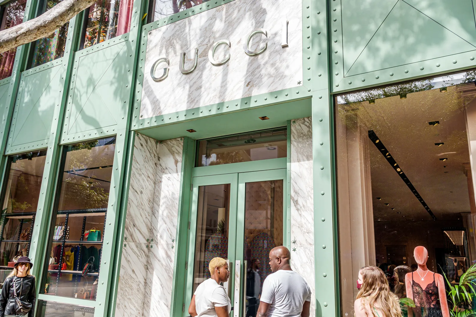 Miami đang tận hưởng thời kỳ b&ugrave;ng nổ h&agrave;ng xa xỉ nhờ l&agrave;n s&oacute;ng c&ocirc;ng d&acirc;n gi&agrave;u c&oacute; đổ về gần đ&acirc;y.