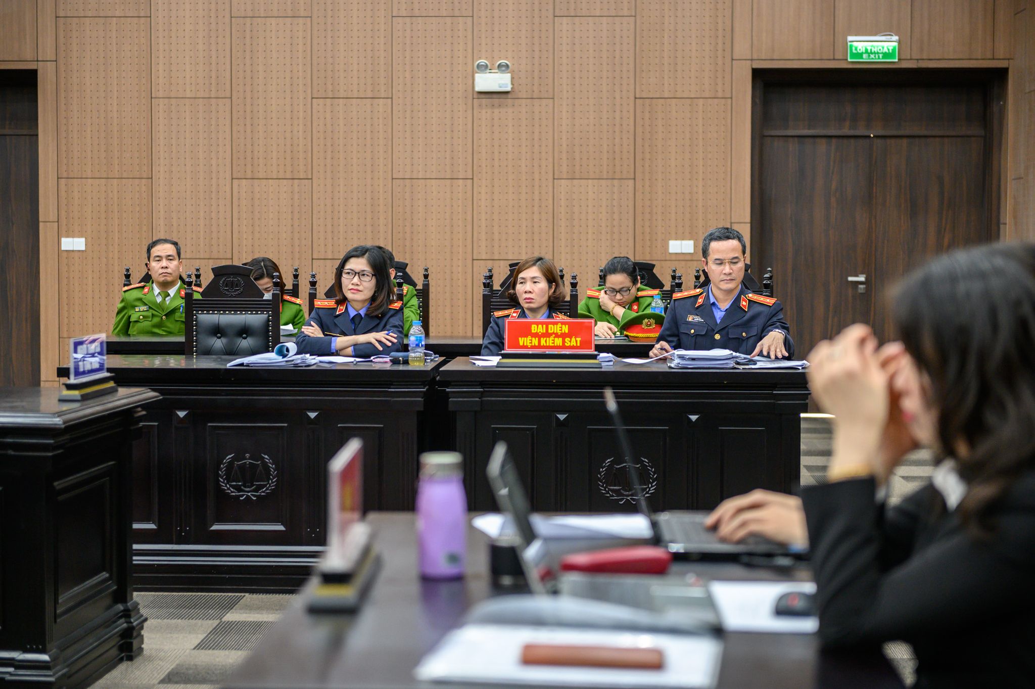 Đại diện Viện kiểm s&aacute;t giữ quyền c&ocirc;ng tố tại t&ograve;a.