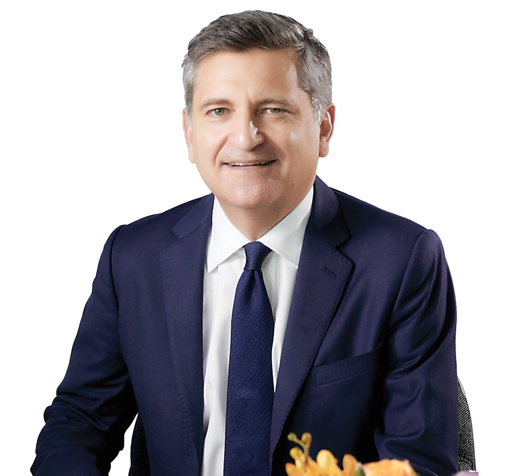 &Ocirc;ng Thomas McClelland.