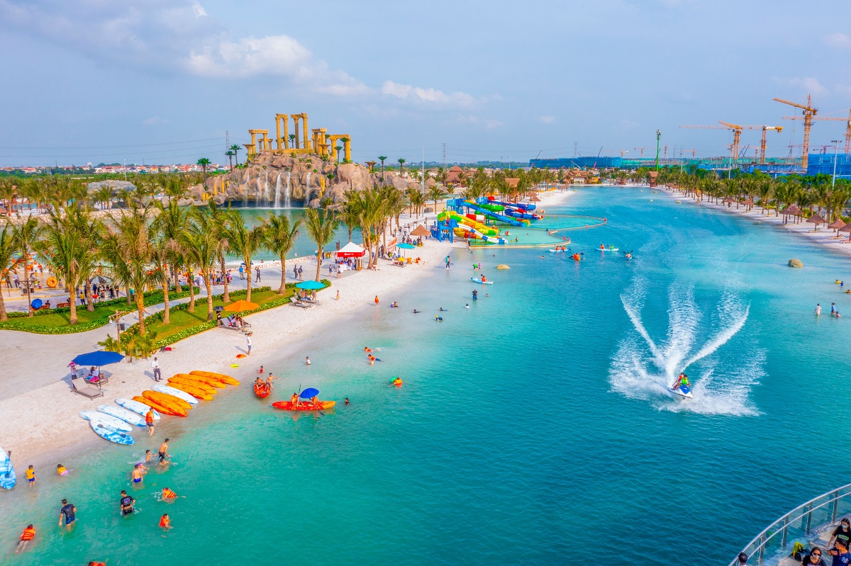 Cư dân Vinhomes Ocean Park 2 được tận hưởng cuộc sống nghỉ dưỡng đẳng cấp với Tổ hợp Công viên biển tạo sóng nhân tạo lớn nhất thế giới Royal Wave Park.