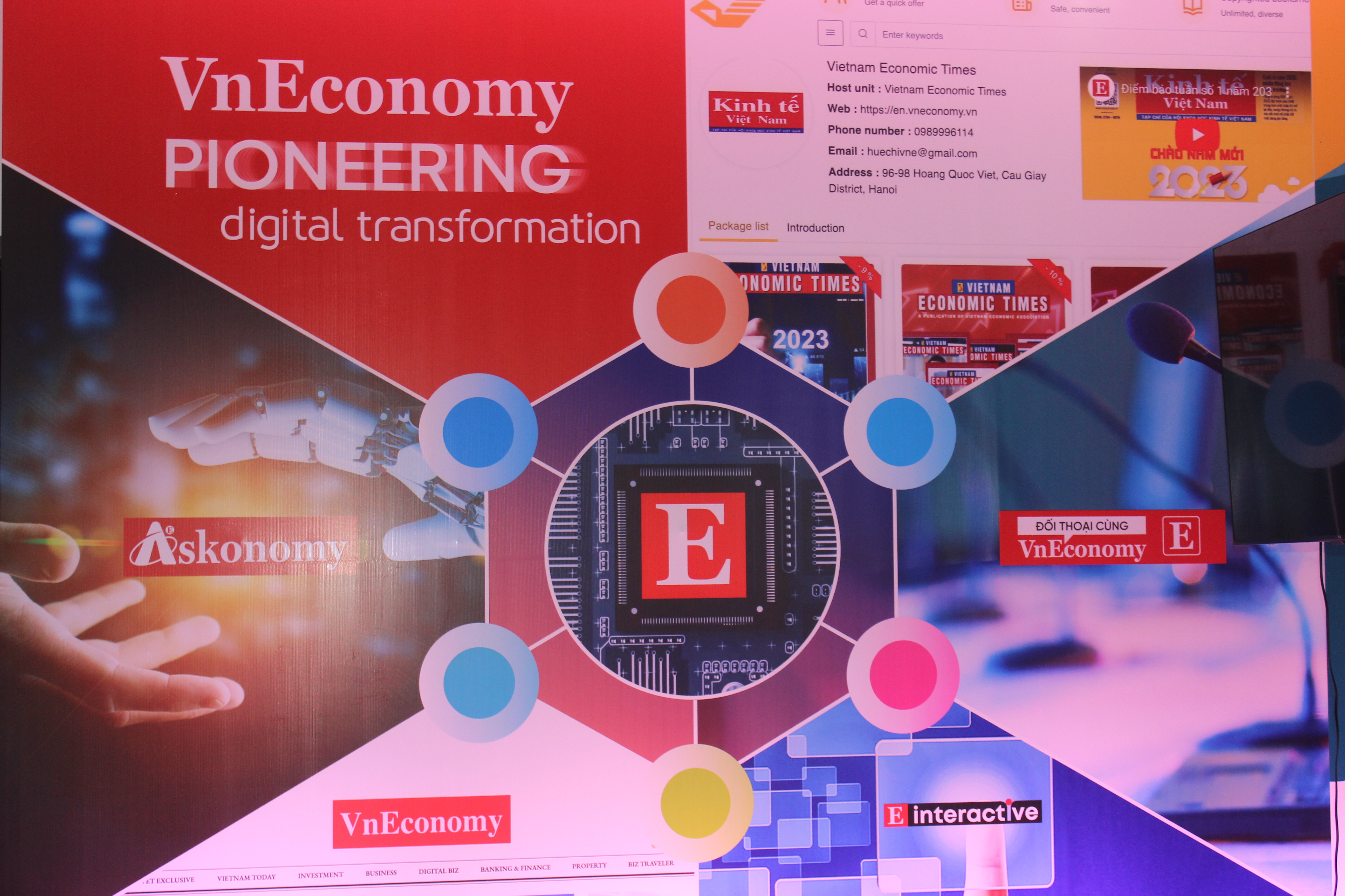 Tại ph&iacute;a ngo&agrave;i của hội trường ch&iacute;nh, ph&ograve;ng trưng b&agrave;y của VnEconomy cũng đ&atilde; chuẩn bị xong. Đ&acirc;y l&agrave; địa điểm Tạp ch&iacute; Kinh tế Việt Nam sẽ giới thiệu c&aacute;c ấn phẩm, sản phẩm chuyển đổi số mới nhất của T&ograve;a soạn. Trong 3 năm qua, VnEconomy li&ecirc;n tục l&agrave;m mới m&igrave;nh bằng việc ứng dụng những c&ocirc;ng nghệ mới đồng thời n&acirc;ng cấp nhiều hệ sinh th&aacute;i mới. Đ&acirc;y l&agrave; dịp quan trọng để Tạp ch&iacute; Kinh tế Việt Nam, VnEconomy, Vietnam Economic Times giới thiệu qu&aacute; tr&igrave;nh chuyển đổi của m&igrave;nh tới bạn đọc, đối t&aacute;c, cũng như ch&iacute;nh quyền địa phương tr&ecirc;n cả nước.&nbsp;