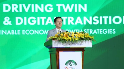 Deputy Foreign Minister: Vietnam must change development model for green growth