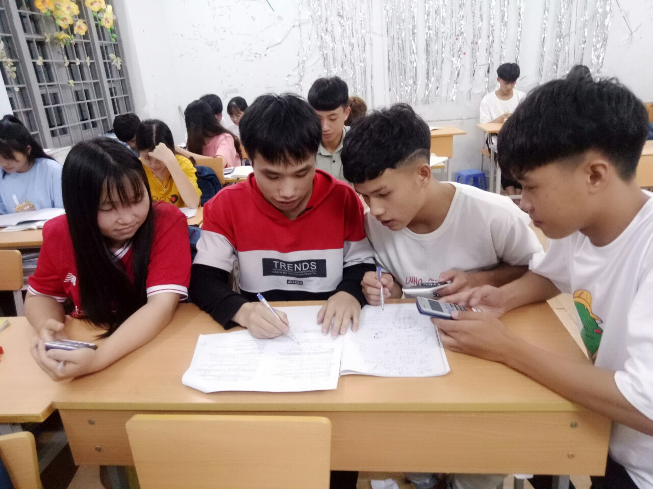 Công cuộc “xóa đói, giảm nghèo” trong giáo dục tại vùng Trung du và miền núi phía Bắc còn nhiều khó khăn