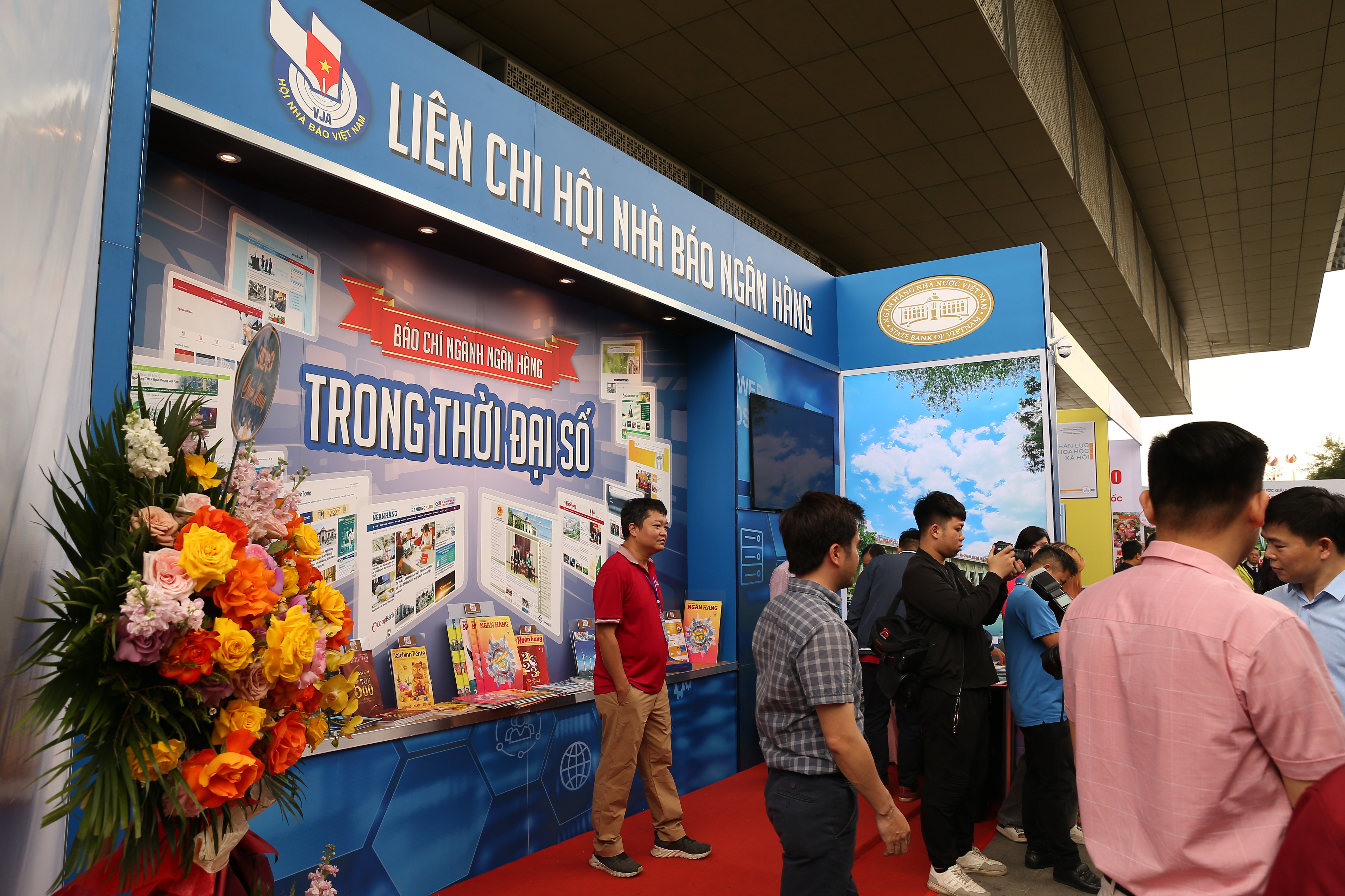 Gian trưng bày của Liên chi hội Nhà báo Ngân hàng với chủ đề 