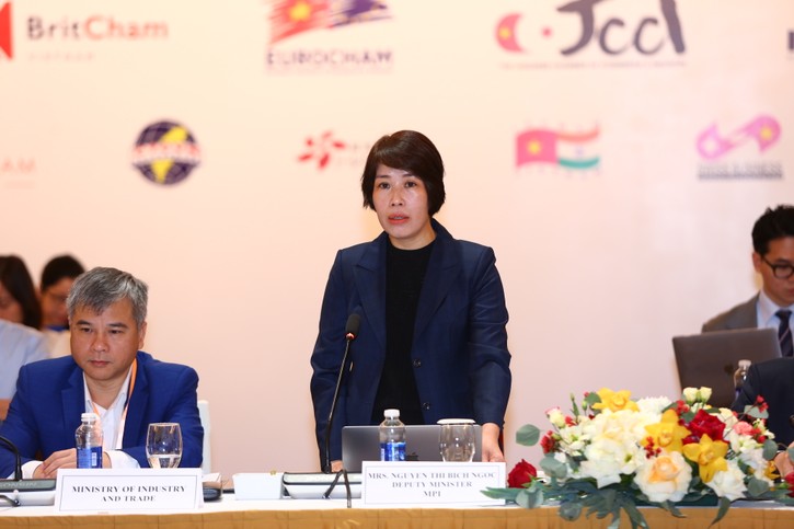 Thứ trưởng Bộ Kế hoạch và Đầu tư Nguyễn Thị Bích Ngọc khẳng định tầm quan trọng của tăng trưởng xanh hướng tới phát triển bền vững.